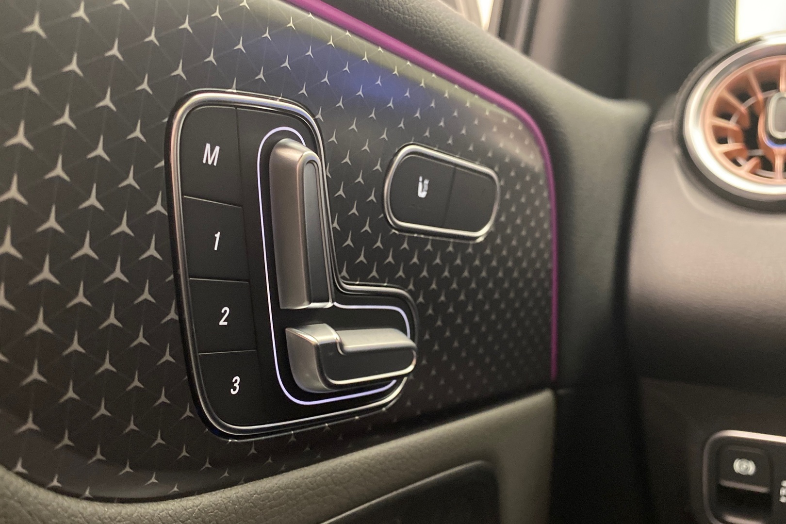 MERCEDES-BENZ EQB 2025