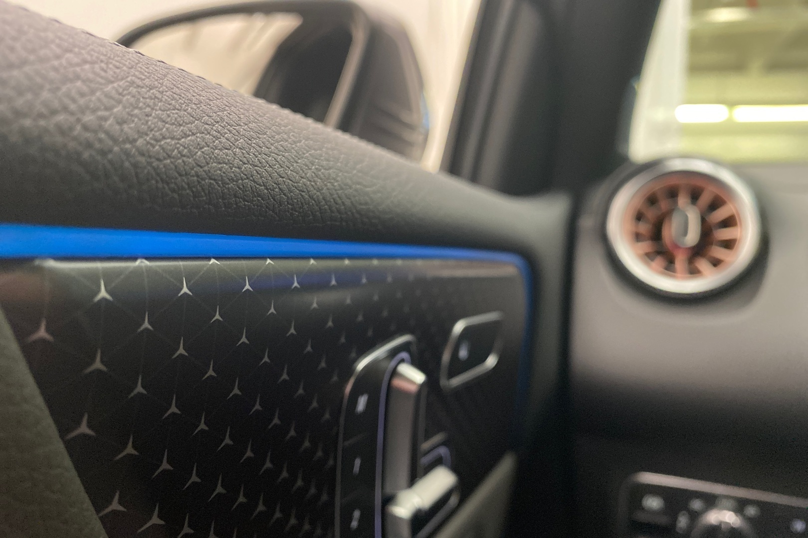 MERCEDES-BENZ EQB 2025