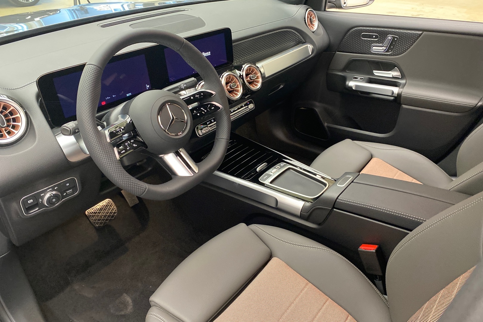 MERCEDES-BENZ EQB 2025