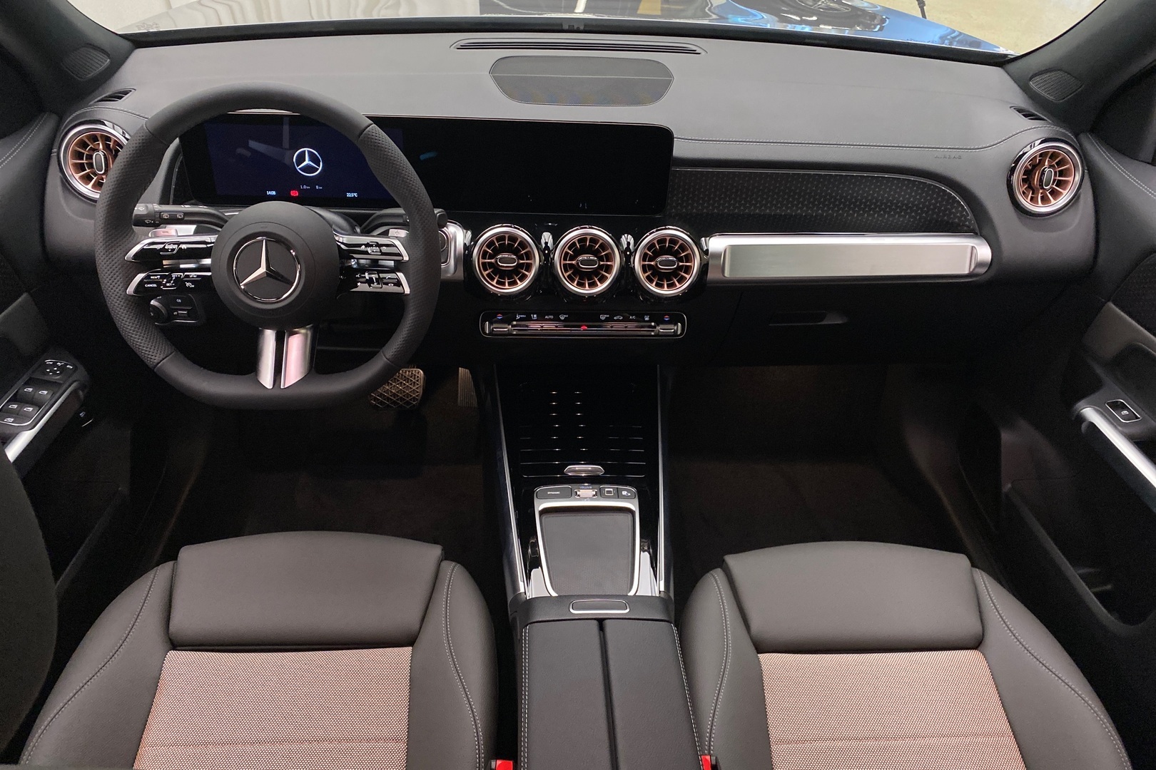 MERCEDES-BENZ EQB 2025