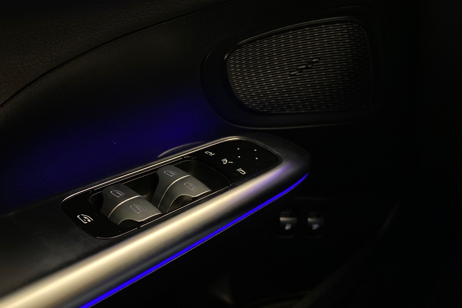 MERCEDES-BENZ C 2025