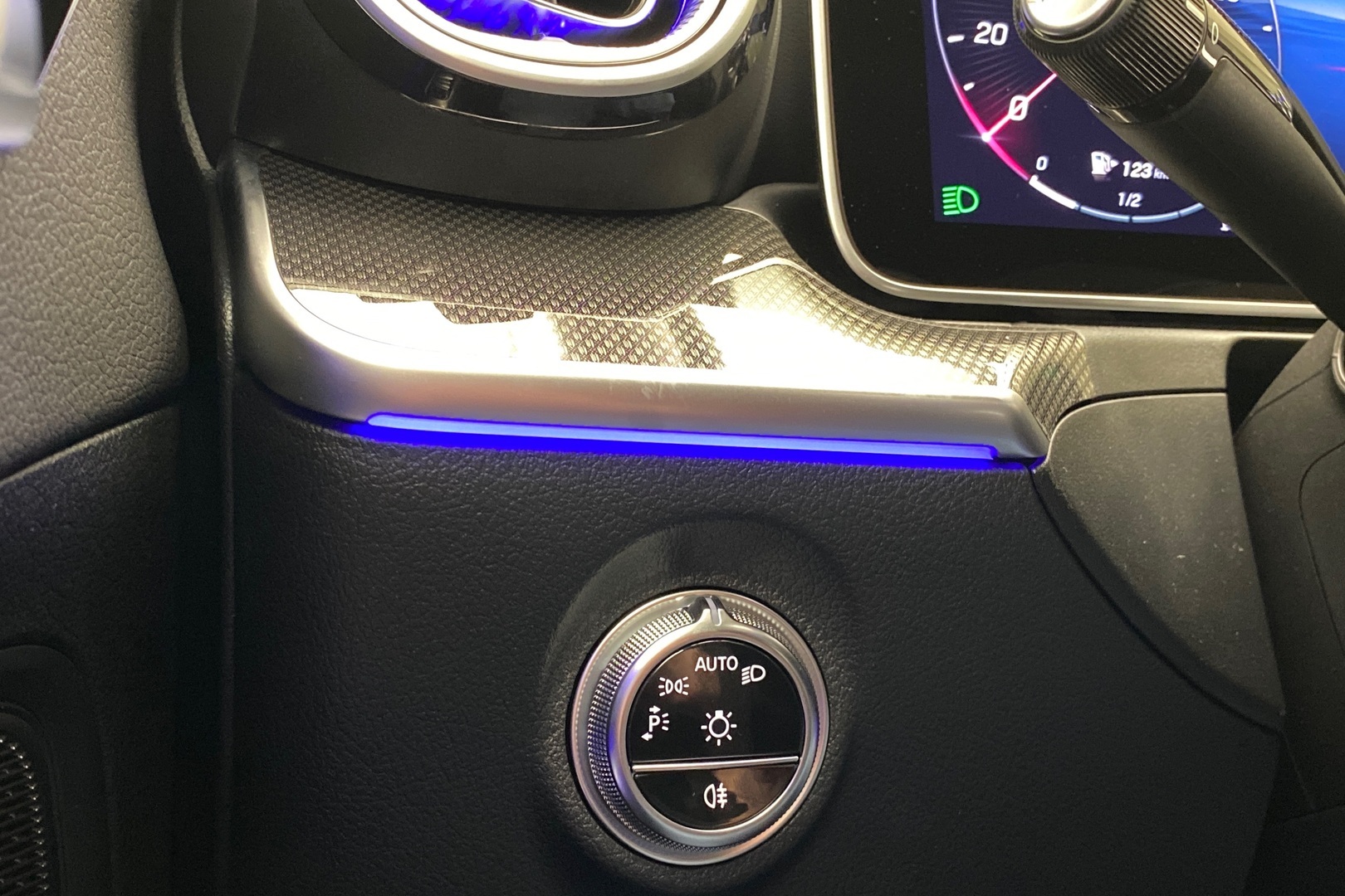 MERCEDES-BENZ C 2025