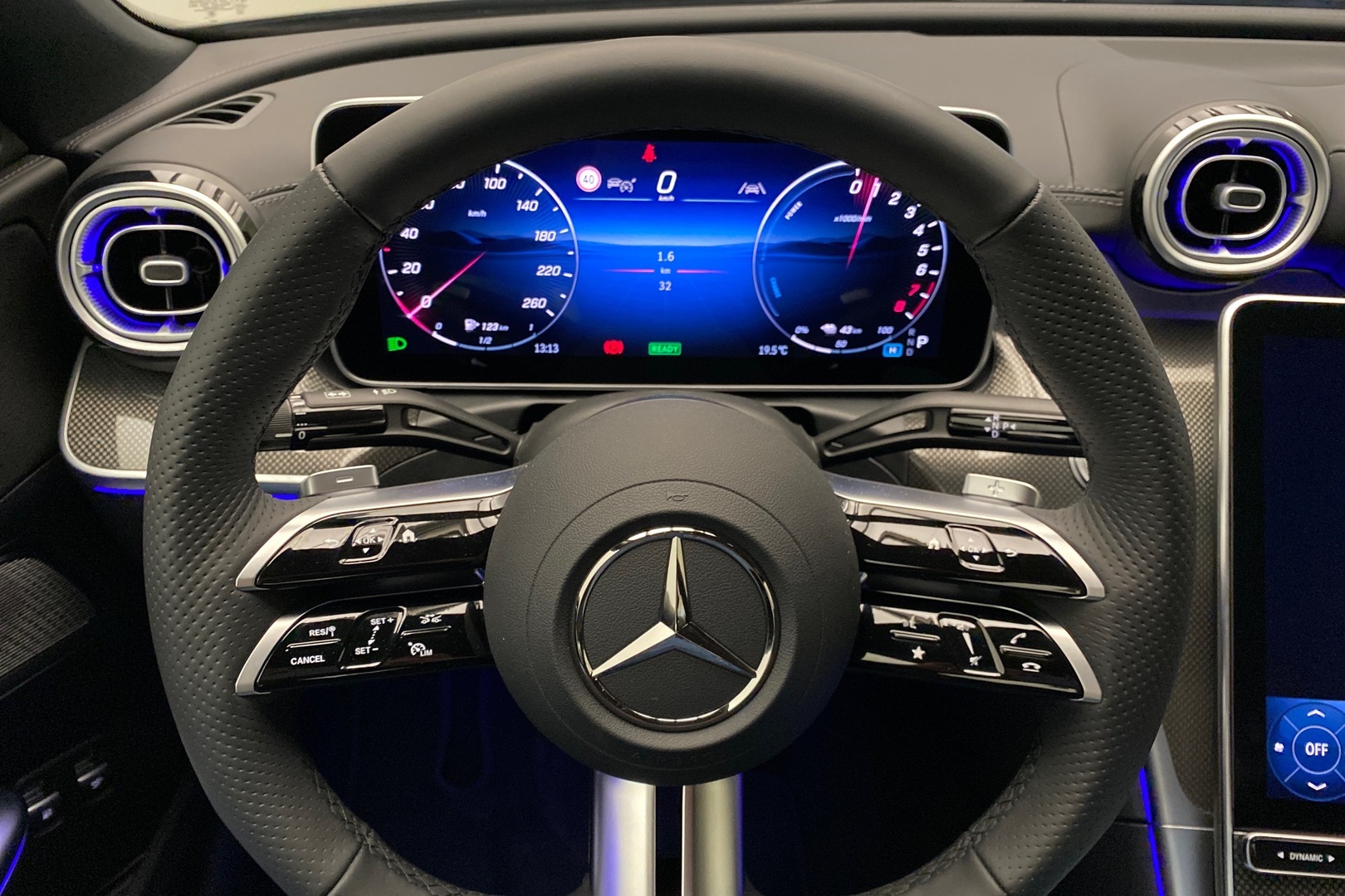 MERCEDES-BENZ C 2025