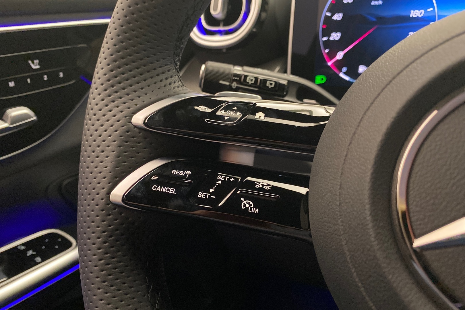 MERCEDES-BENZ GLC 2024