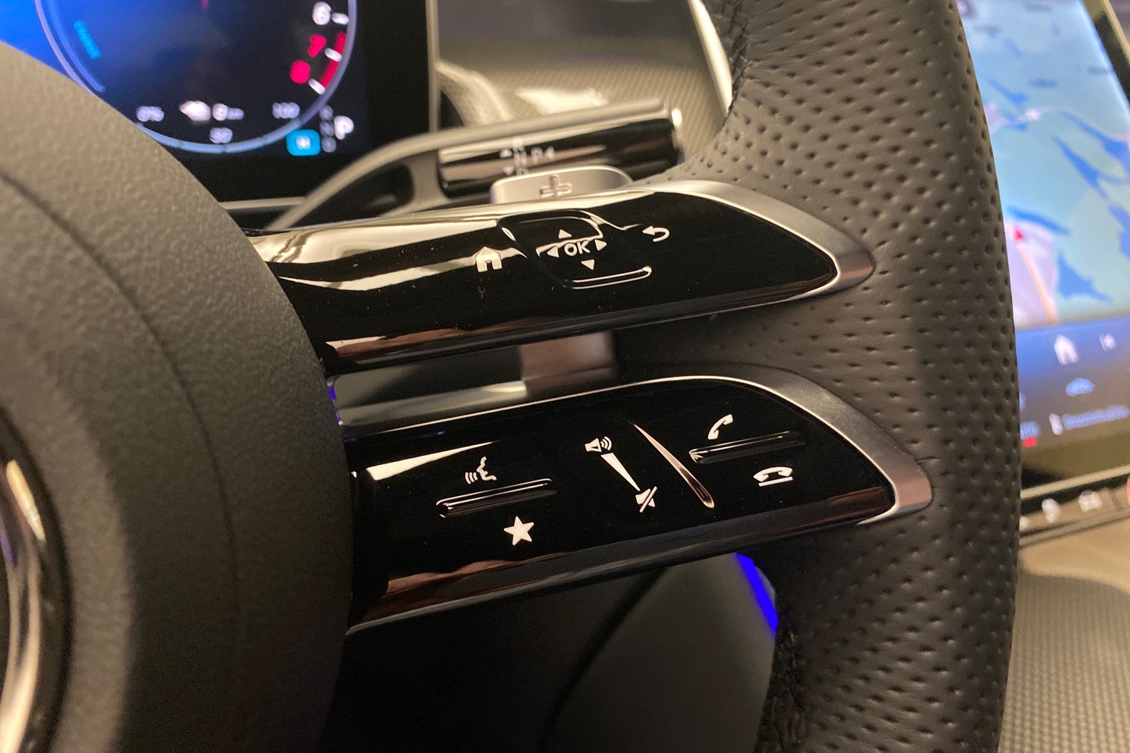 MERCEDES-BENZ GLC 2024