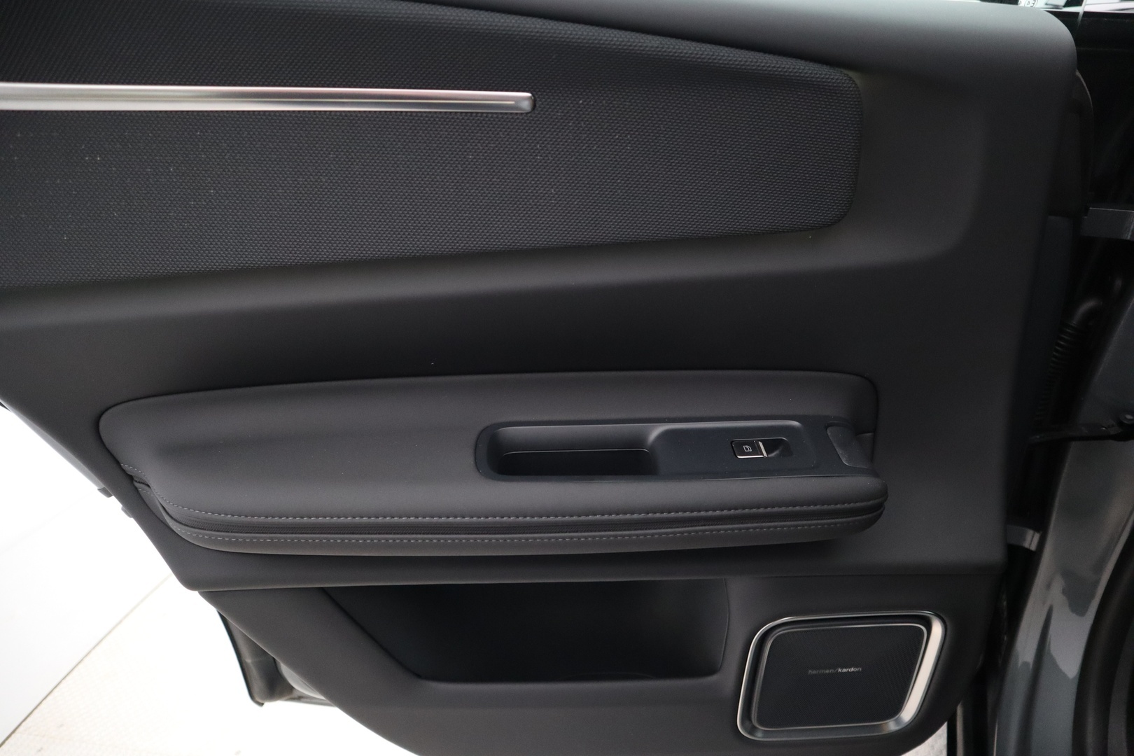 POLESTAR 4 2025