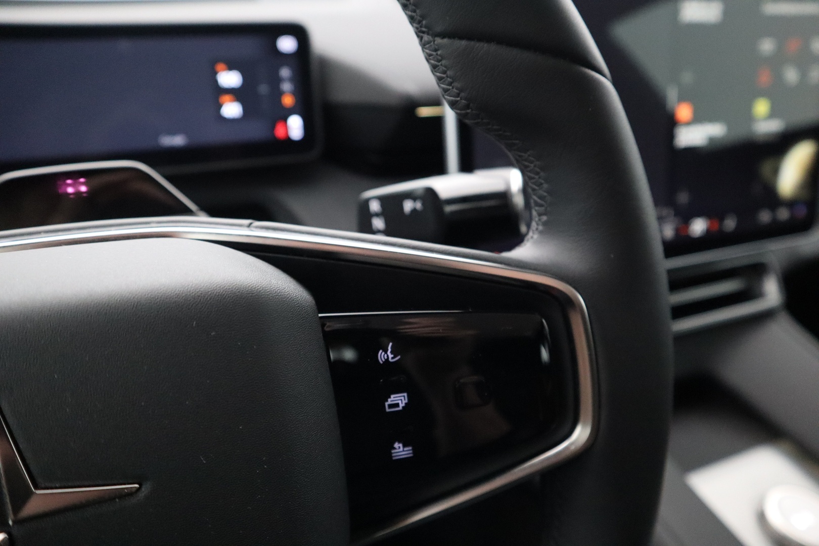 POLESTAR 4 2025