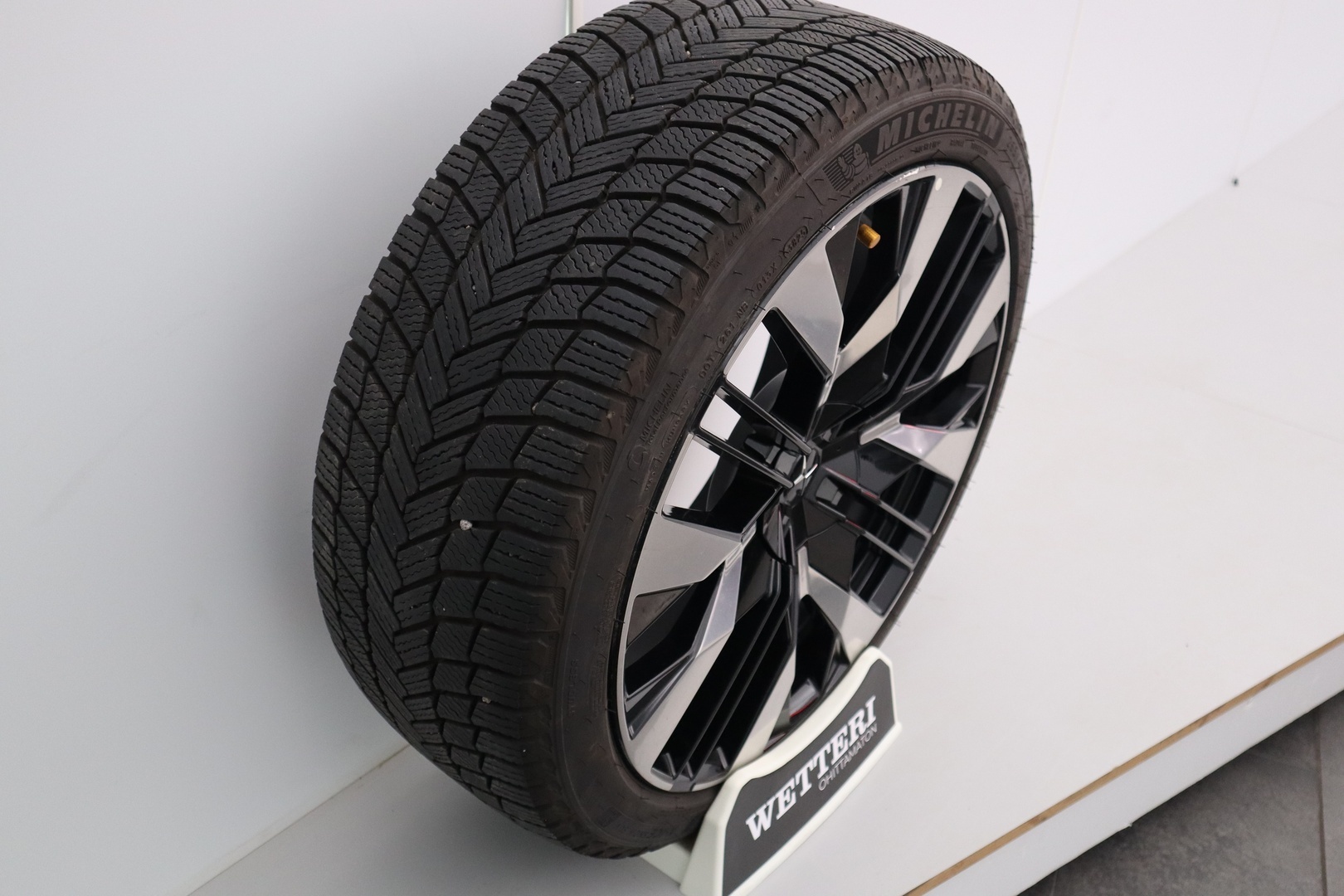 POLESTAR 4 2025