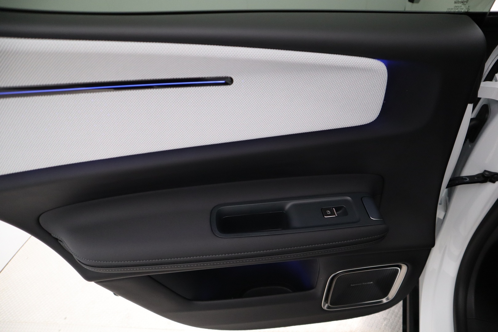 POLESTAR 4 2025