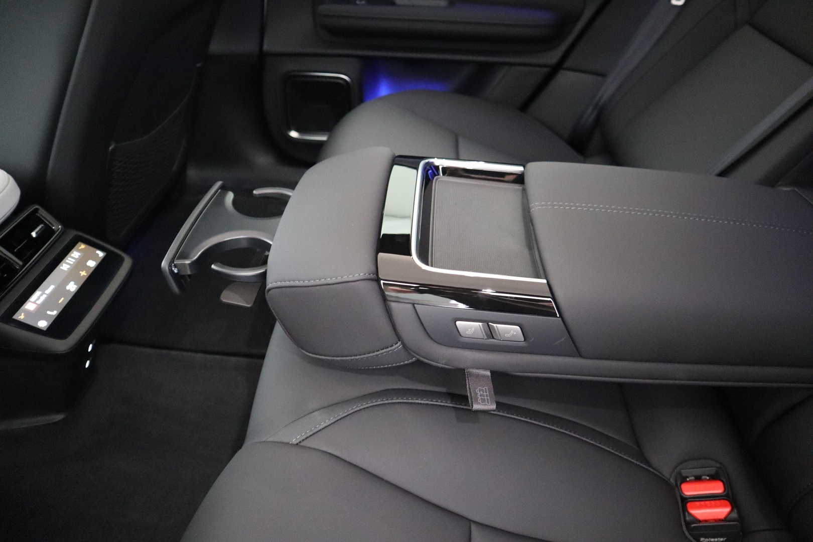 POLESTAR 4 2025
