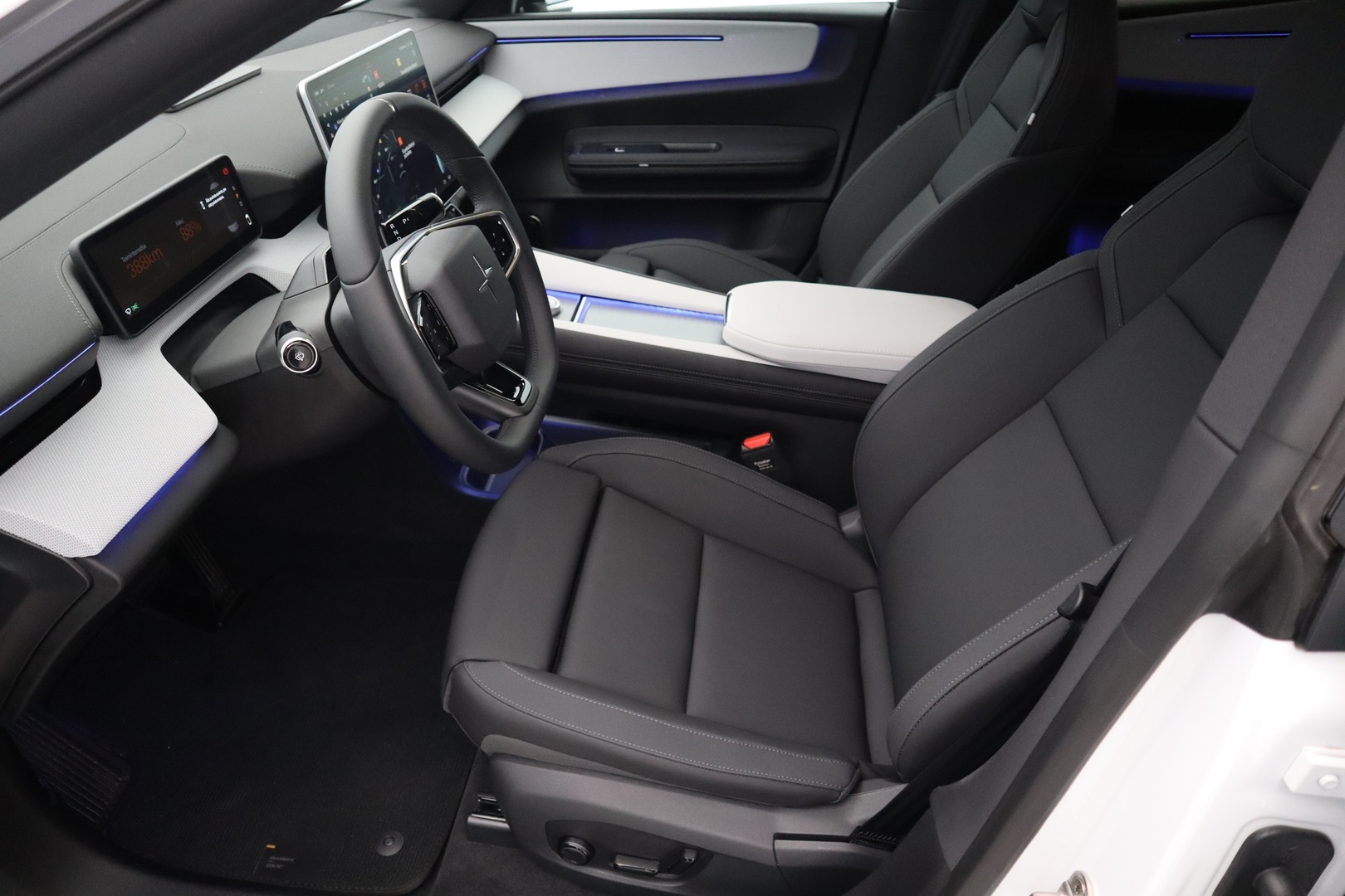 POLESTAR 4 2025
