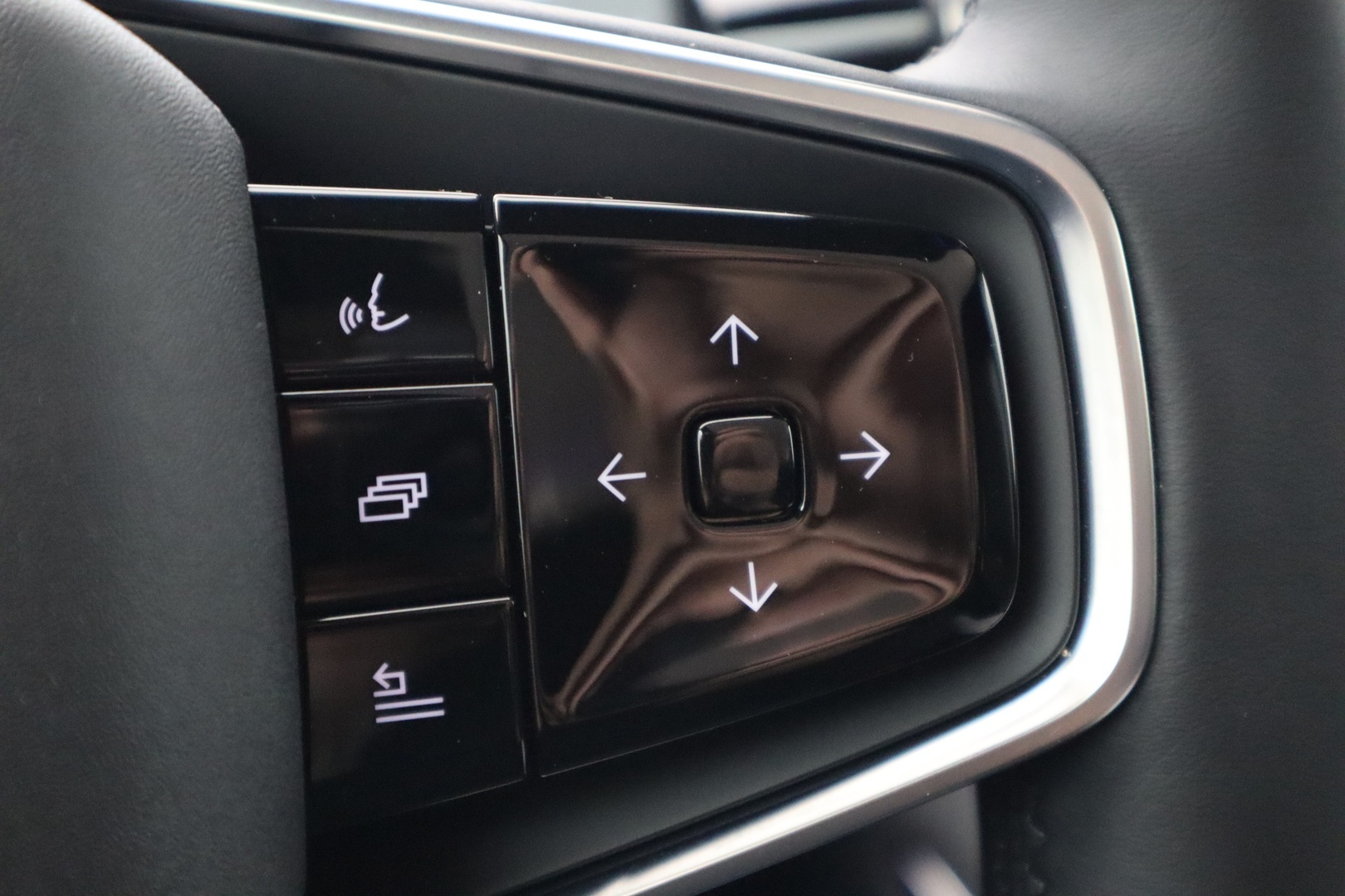 POLESTAR 4 2025