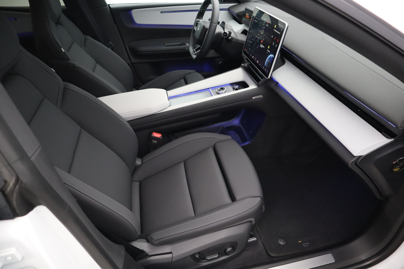 POLESTAR 4 2025