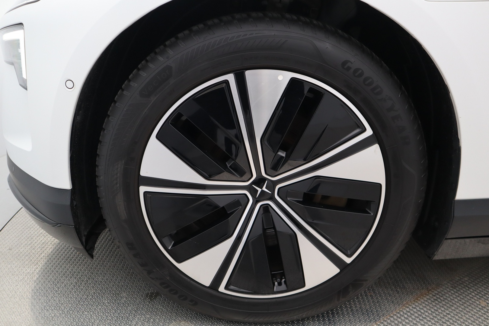 POLESTAR 4 2025