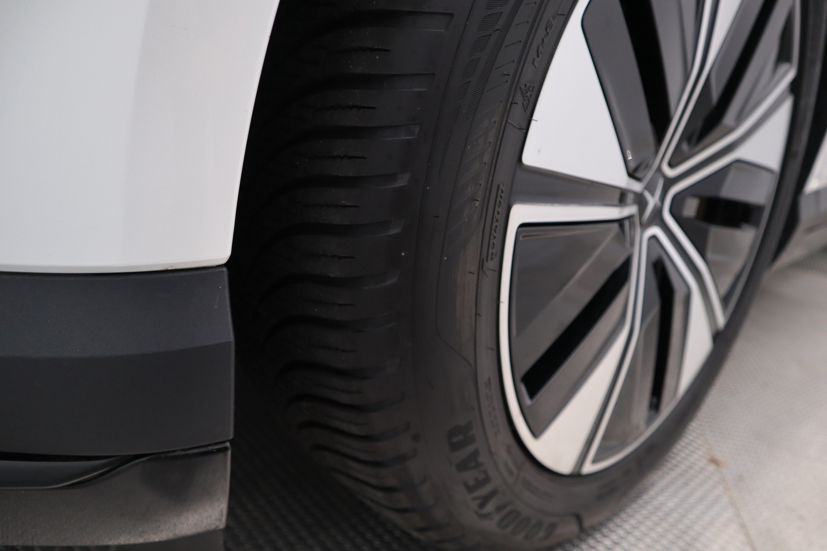 POLESTAR 4 2025