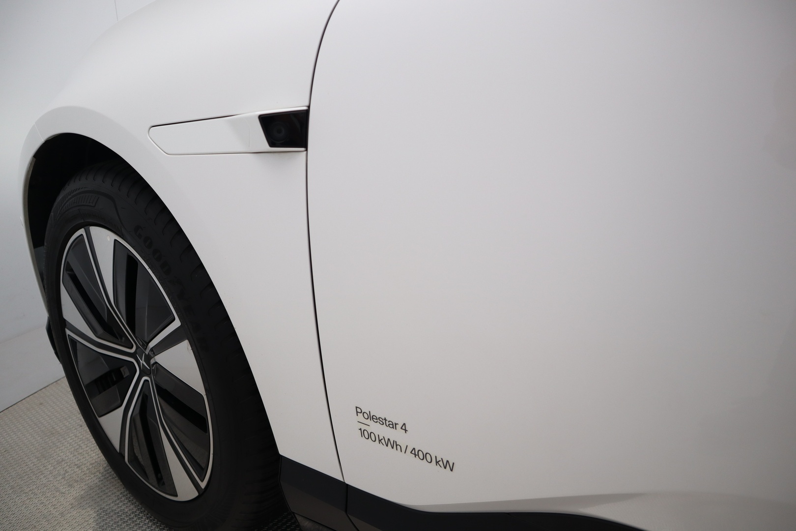 POLESTAR 4 2025