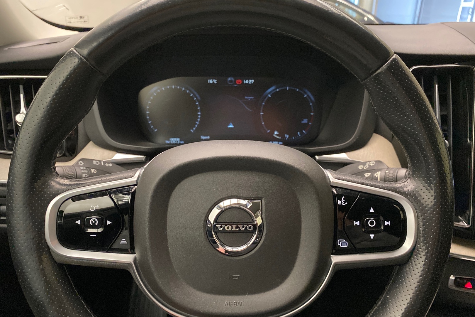 VOLVO XC60 2018