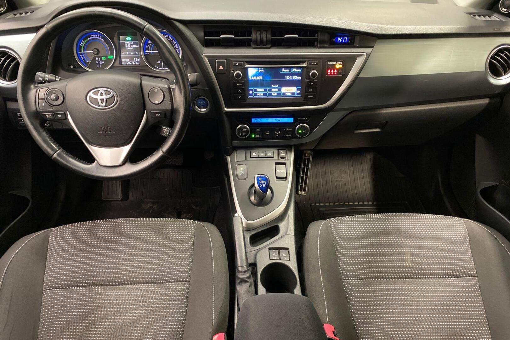 TOYOTA Auris 2013