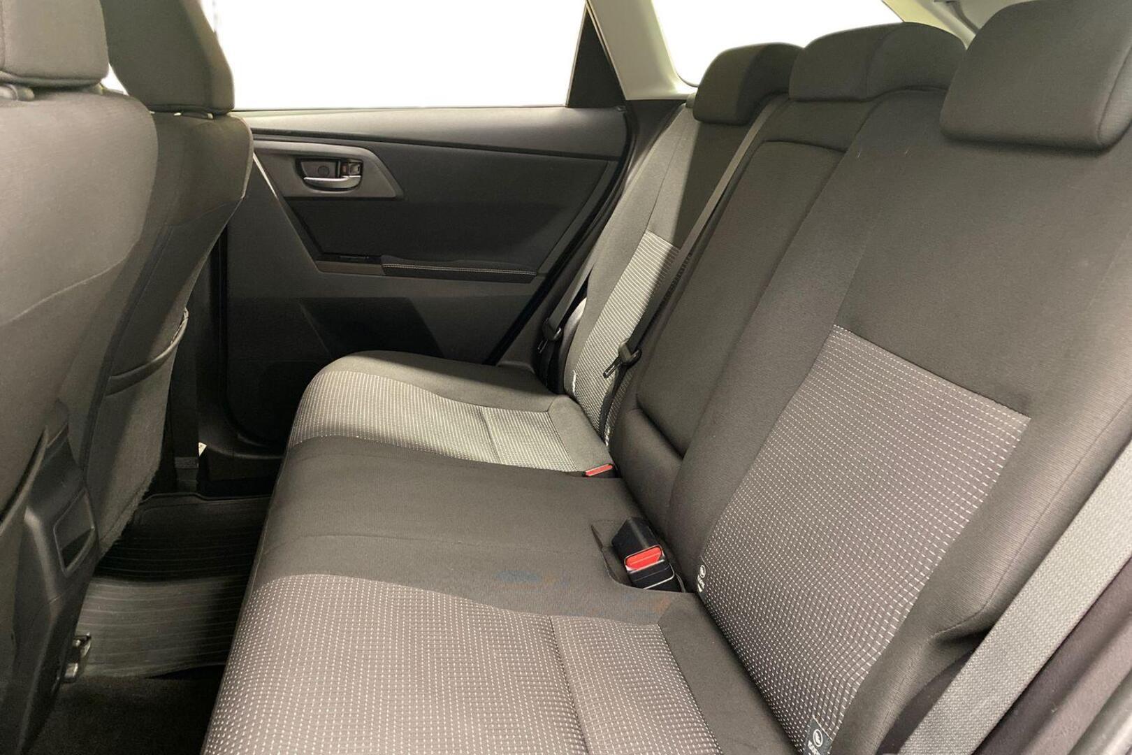 TOYOTA Auris 2013