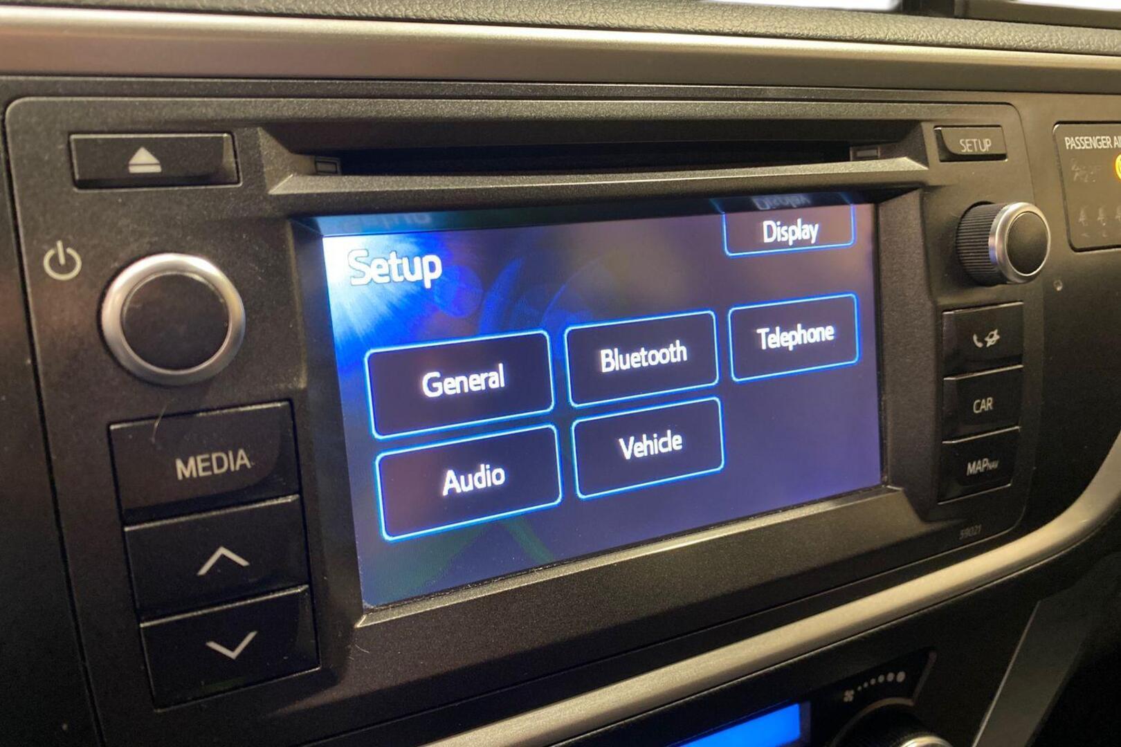 TOYOTA Auris 2013