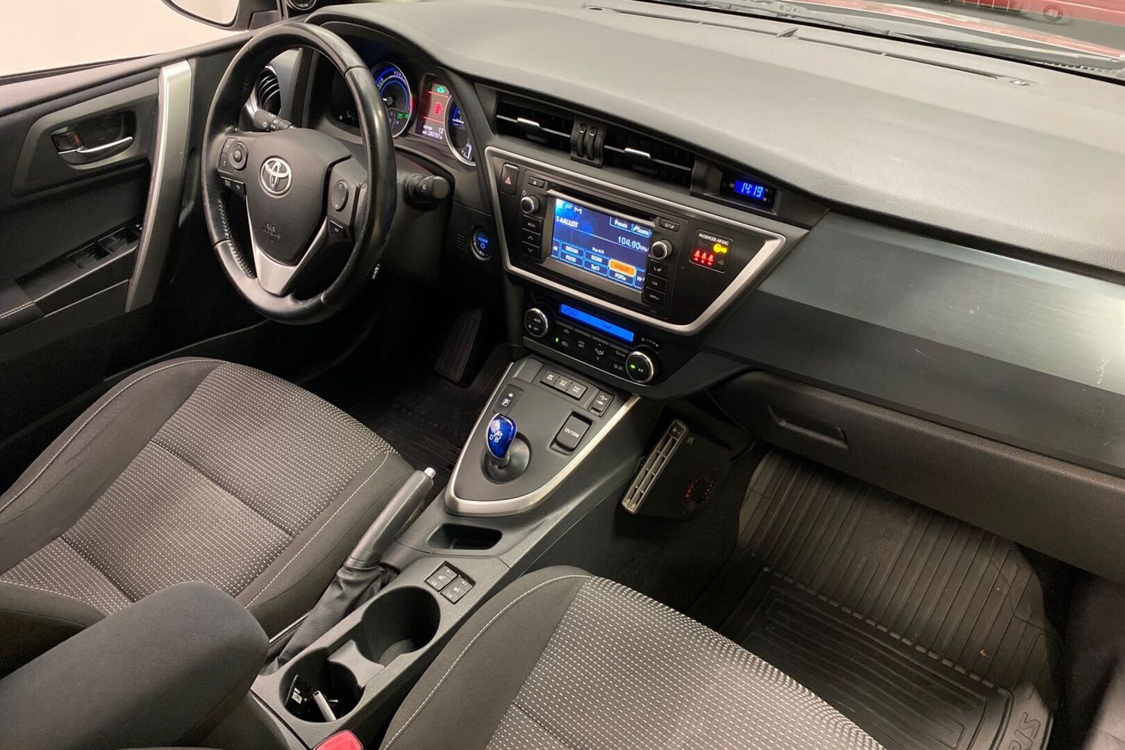 TOYOTA Auris 2013