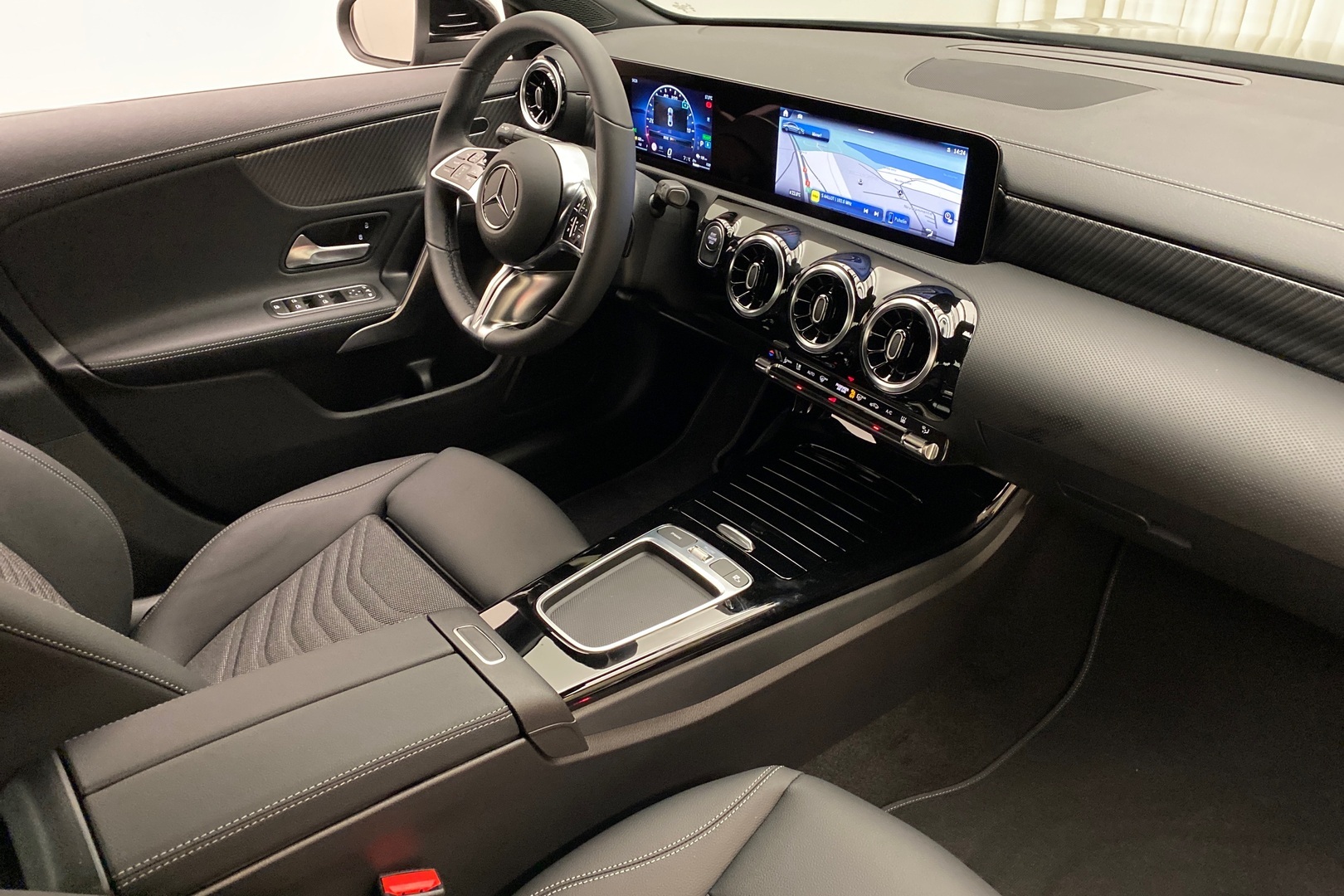 MERCEDES-BENZ CLA 2024