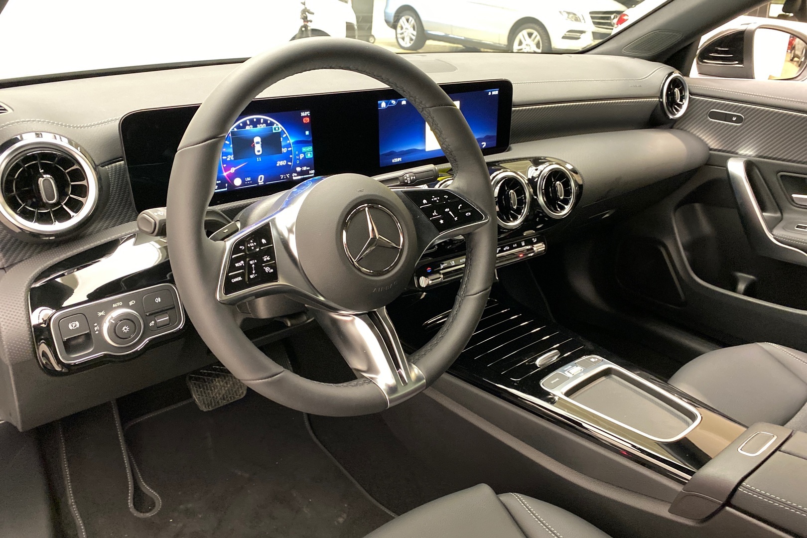 MERCEDES-BENZ CLA 2024