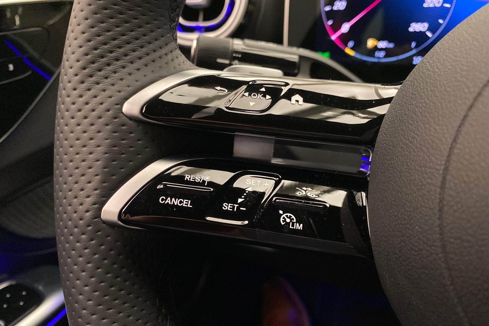 MERCEDES-BENZ C 2025