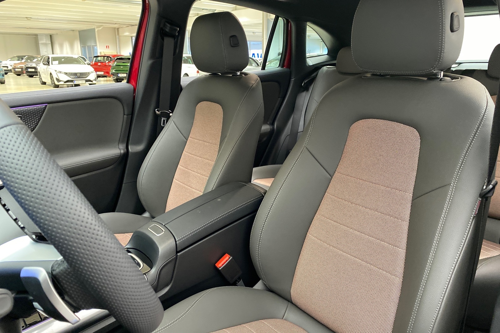 MERCEDES-BENZ EQA 2025