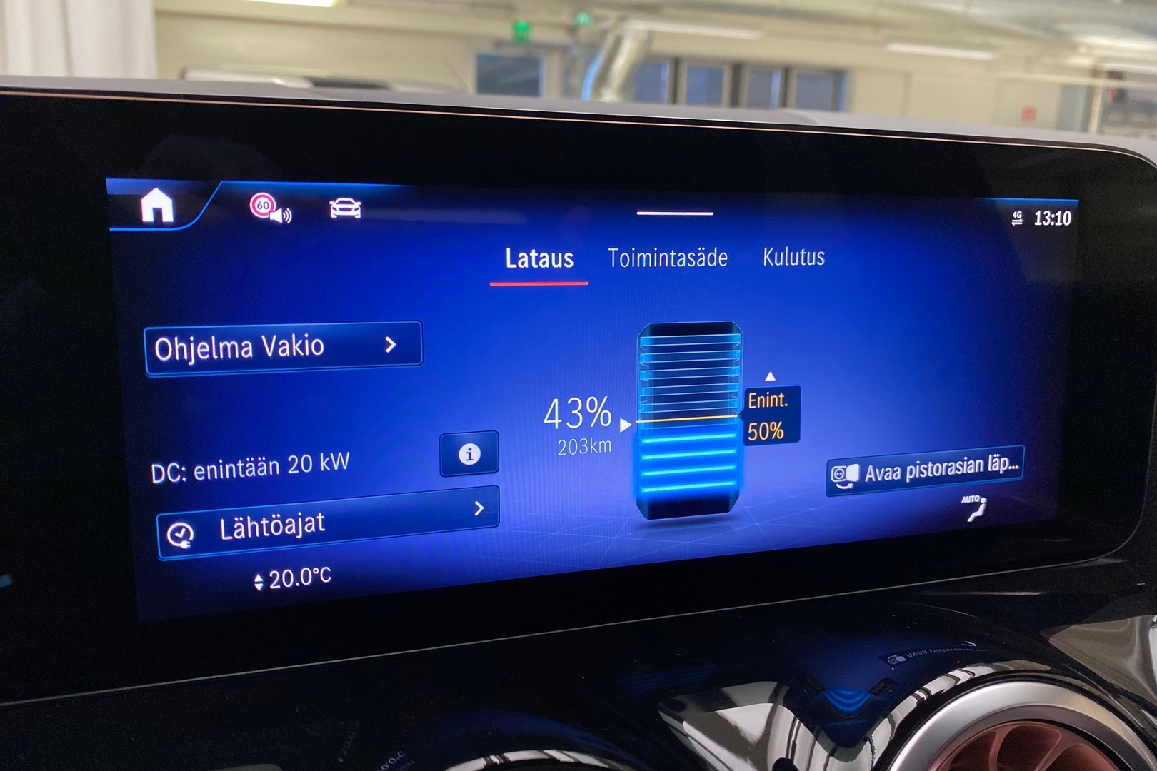 MERCEDES-BENZ EQA 2025