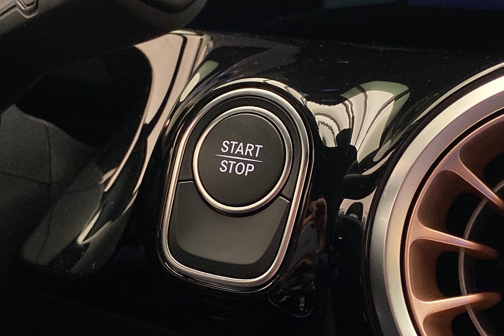 MERCEDES-BENZ EQA 2025