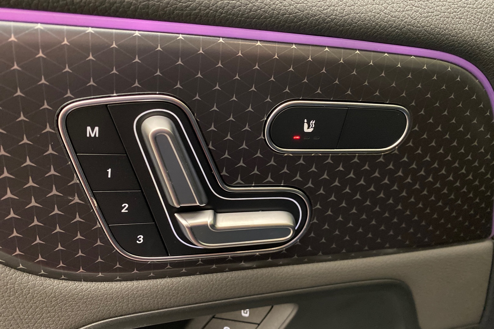 MERCEDES-BENZ EQA 2025