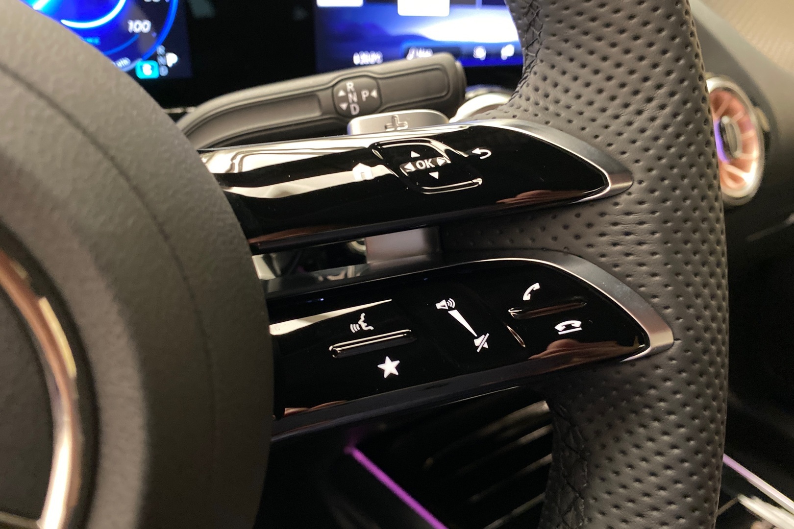 MERCEDES-BENZ EQA 2025