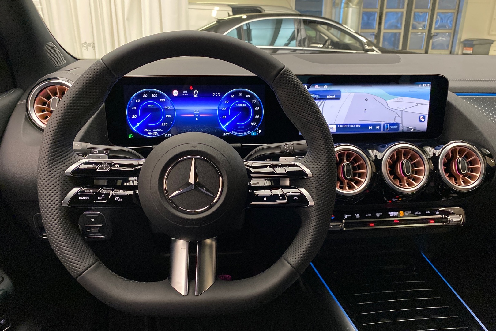 MERCEDES-BENZ EQA 2025