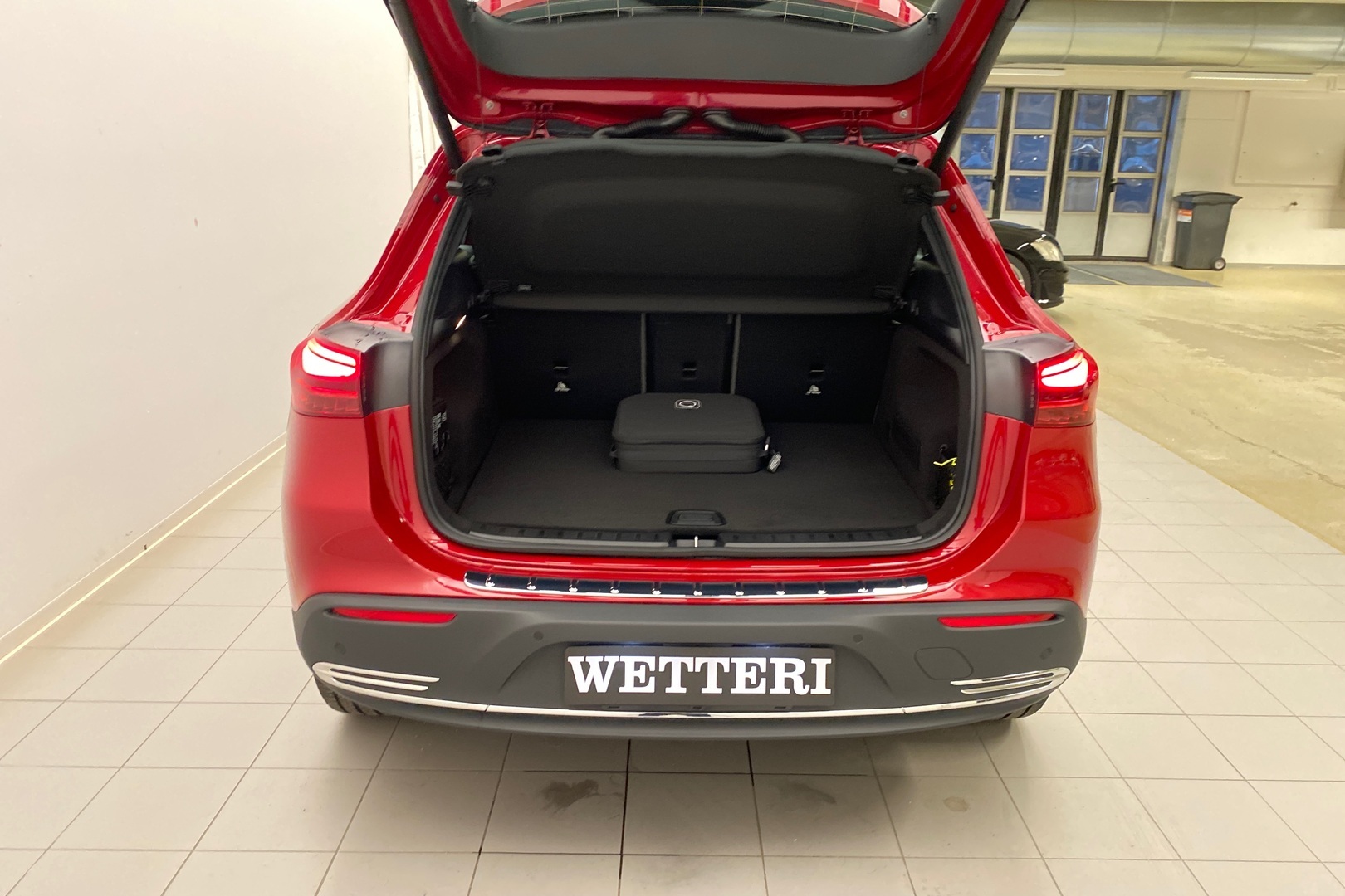 MERCEDES-BENZ EQA 2025