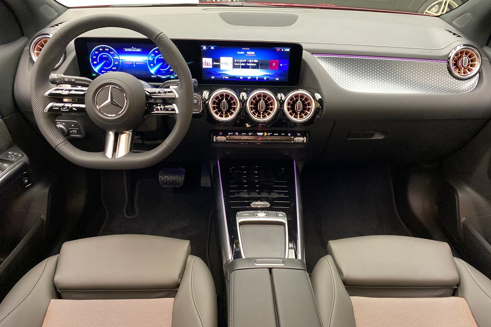 MERCEDES-BENZ EQA 2025