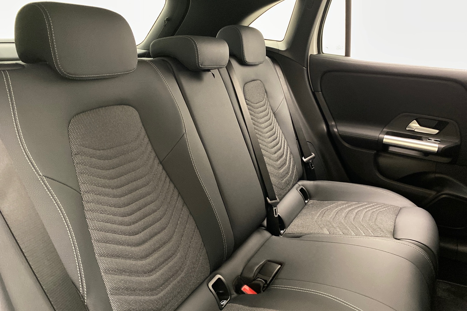 MERCEDES-BENZ GLA 2024