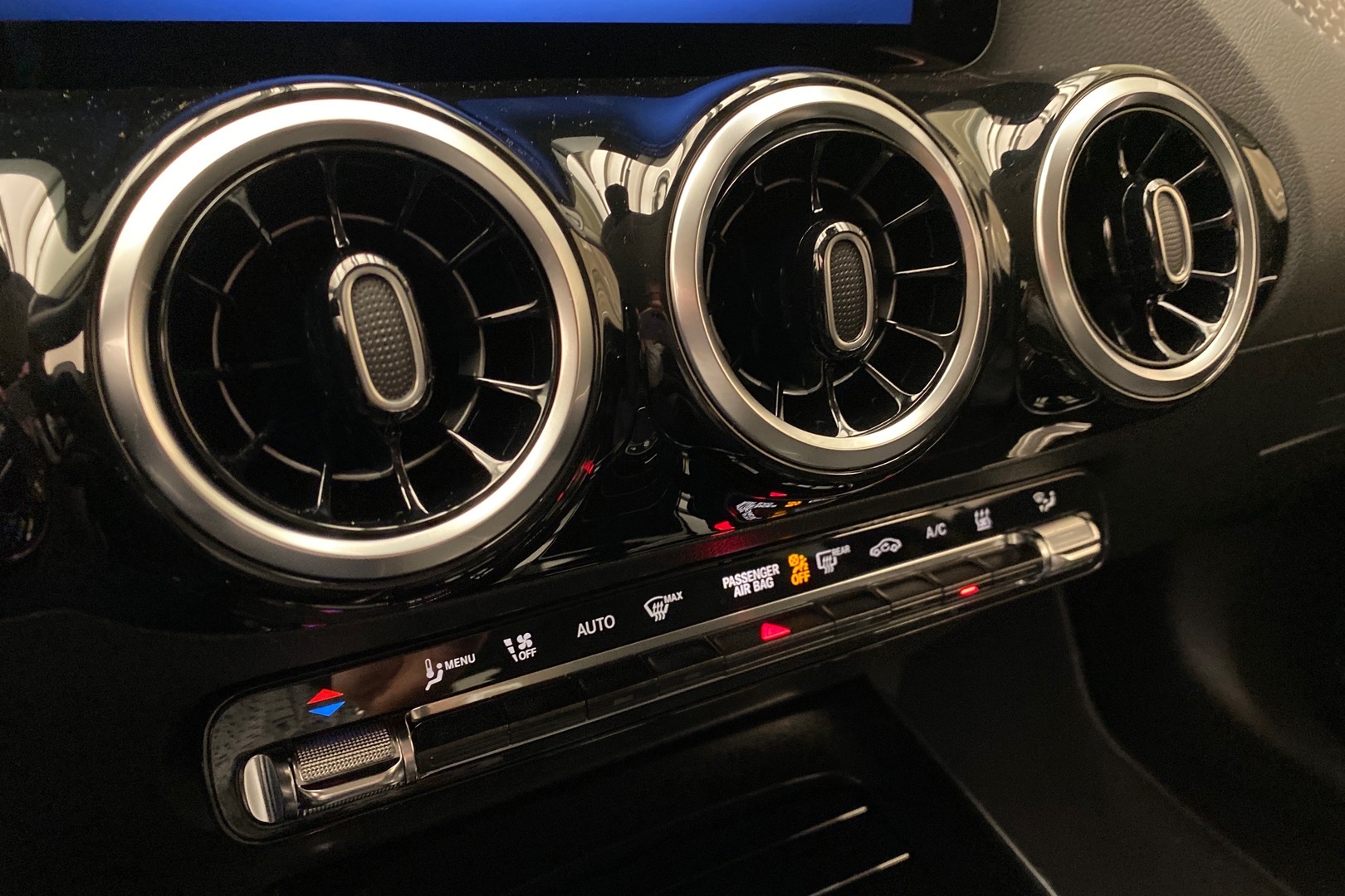 MERCEDES-BENZ GLA 2024