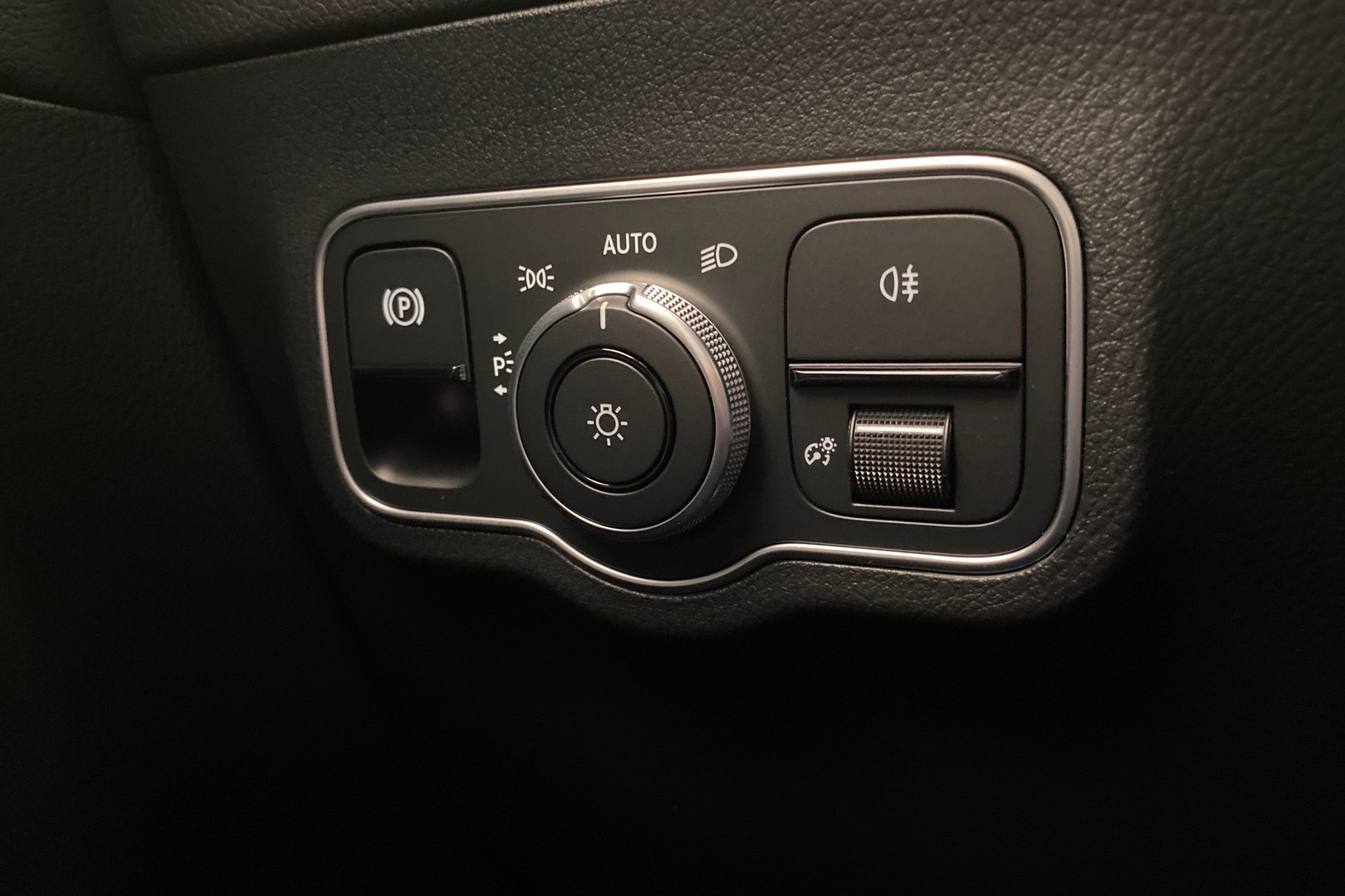 MERCEDES-BENZ GLA 2024