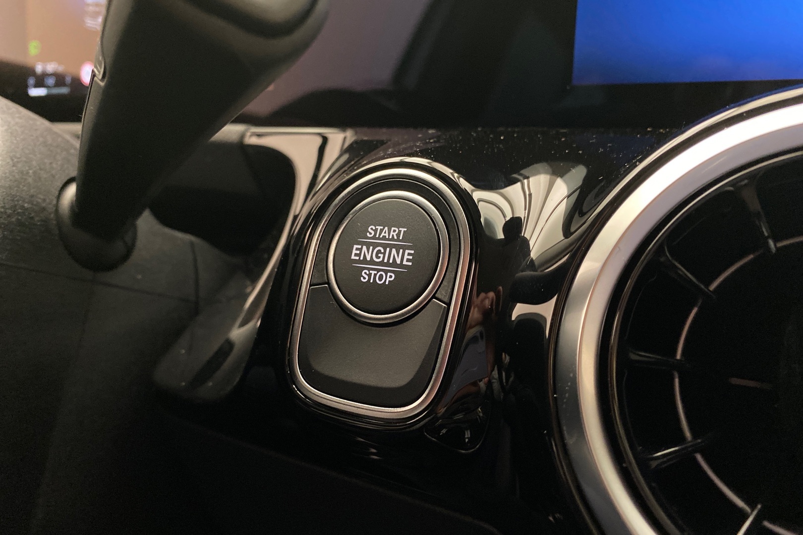 MERCEDES-BENZ GLA 2024