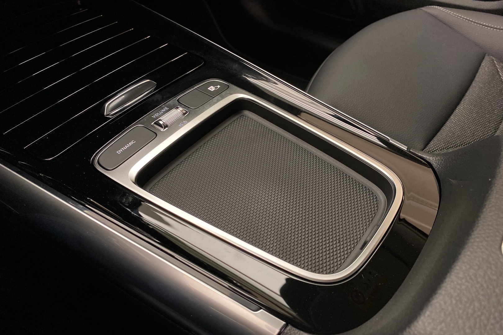 MERCEDES-BENZ GLA 2024