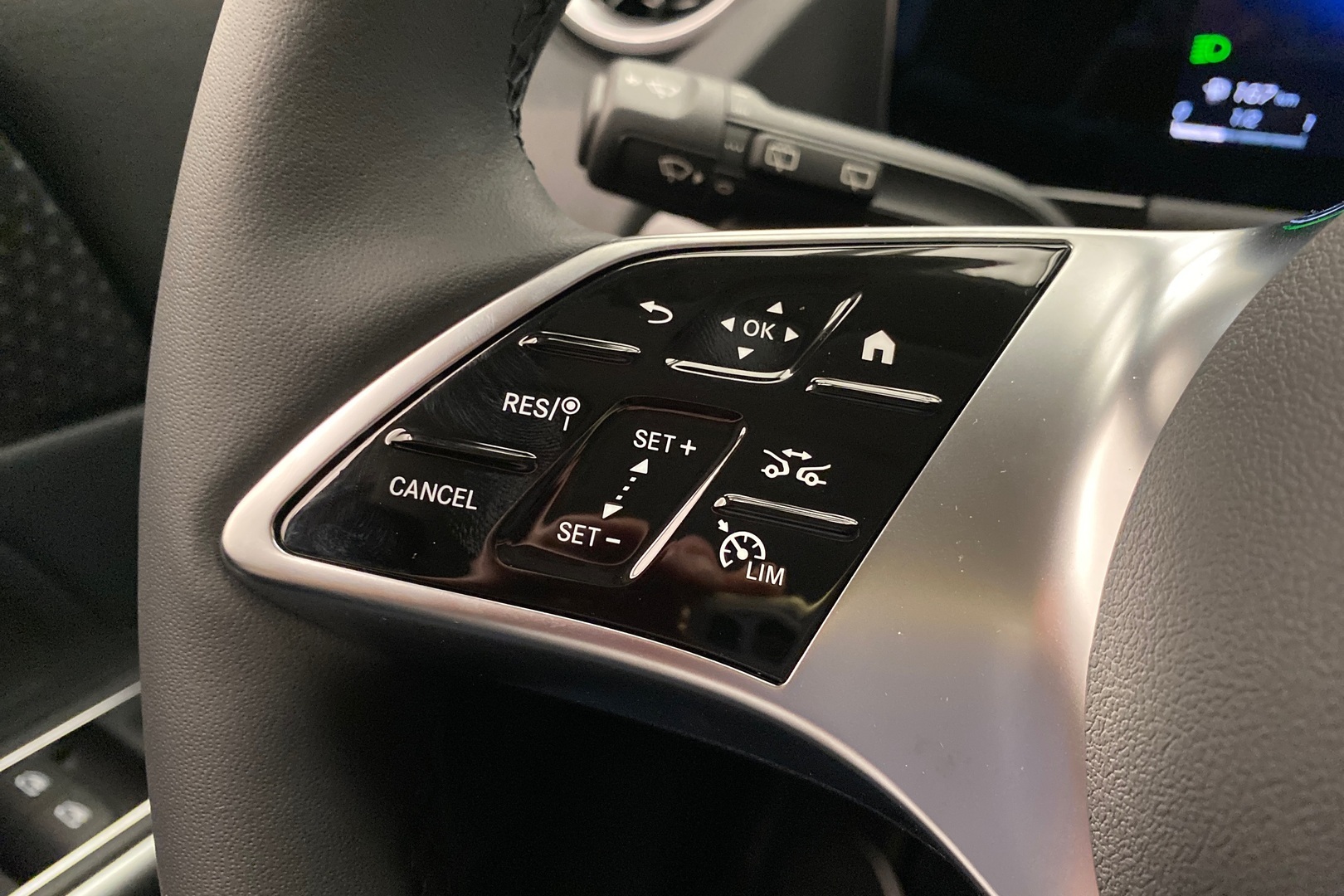 MERCEDES-BENZ GLA 2024