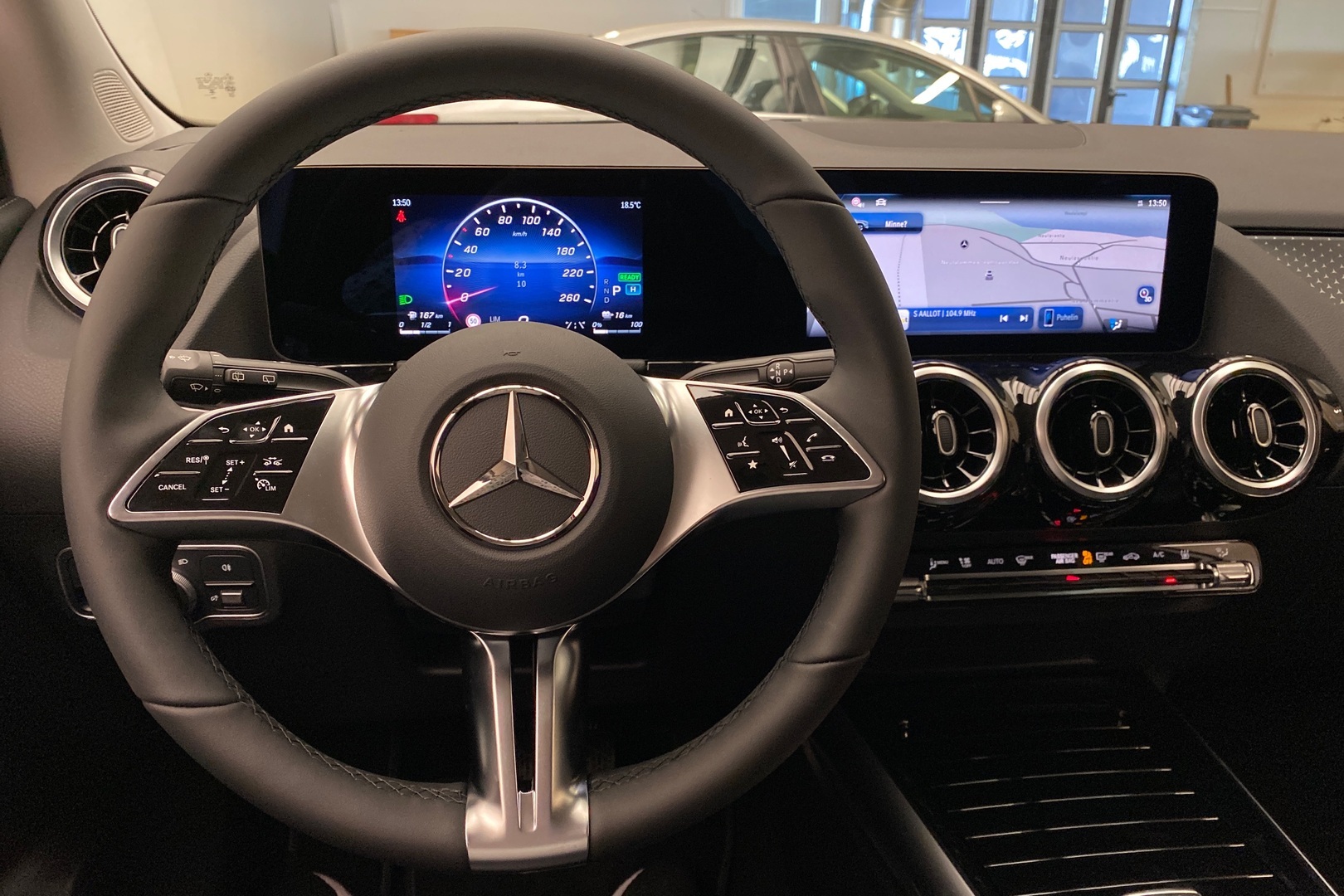 MERCEDES-BENZ GLA 2024