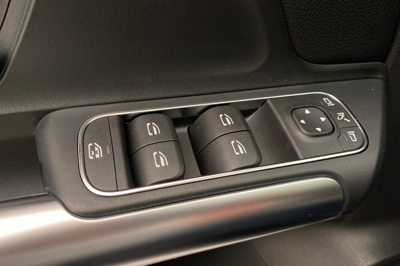 MERCEDES-BENZ GLA 2024