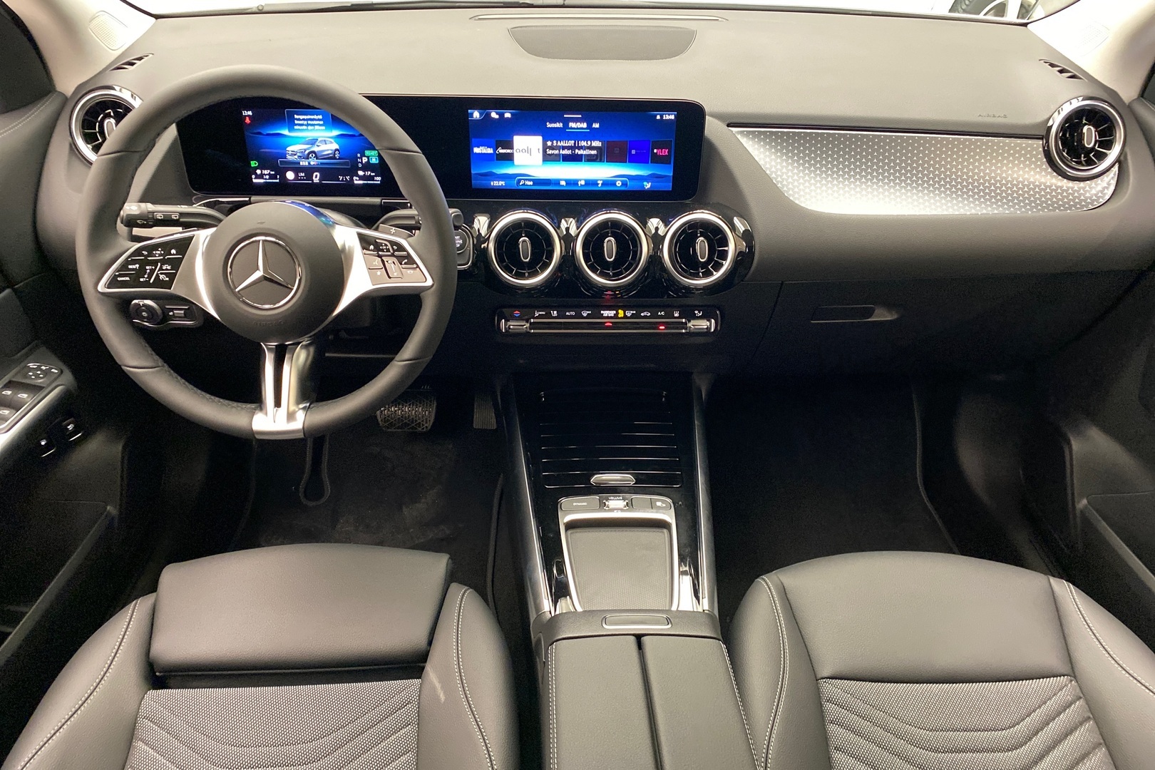 MERCEDES-BENZ GLA 2024