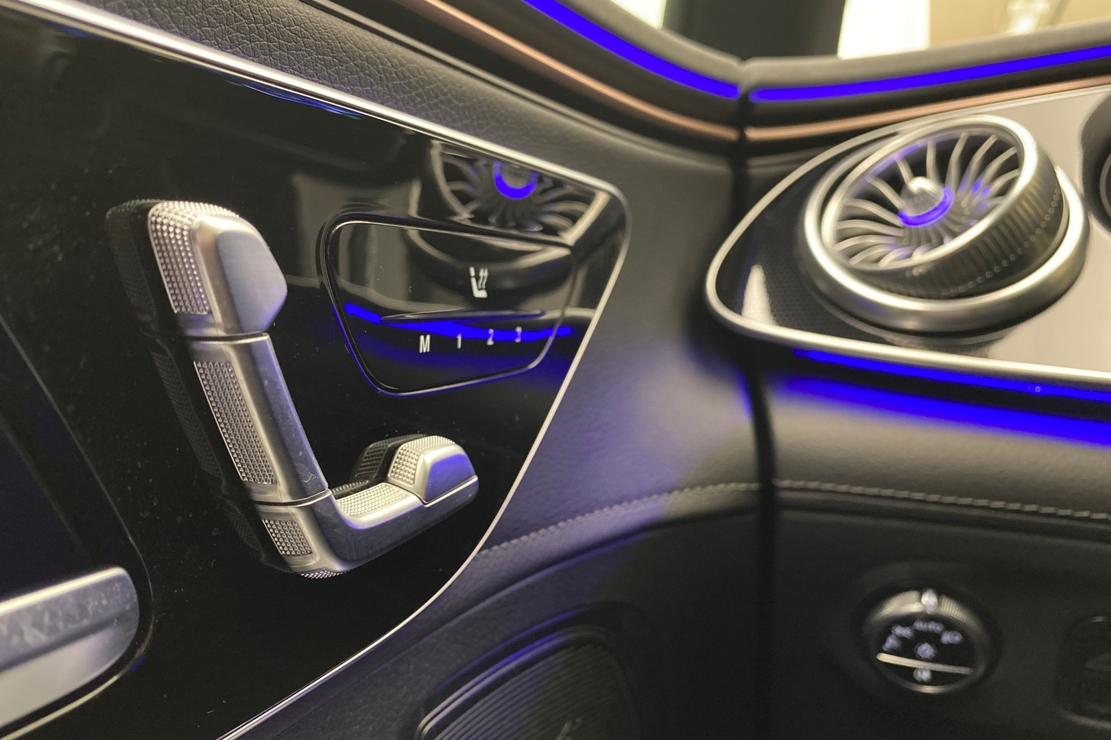 MERCEDES-BENZ EQE 2022