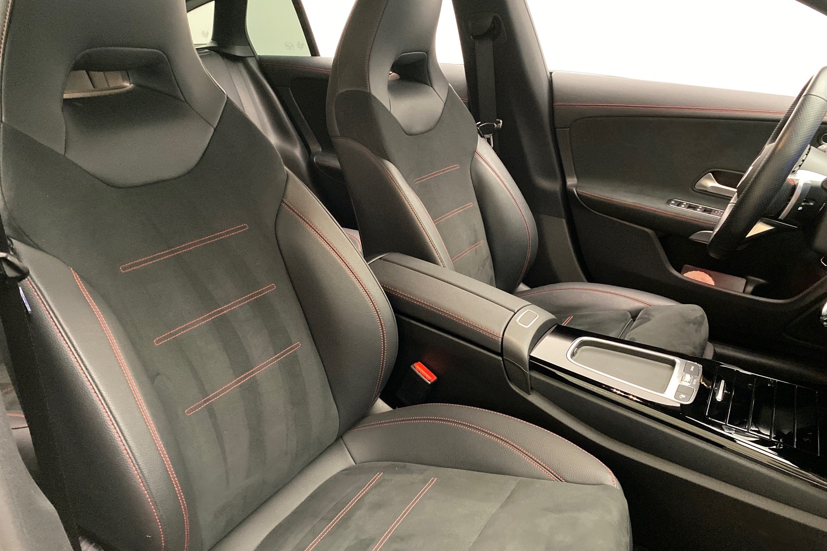 MERCEDES-BENZ CLA 2024