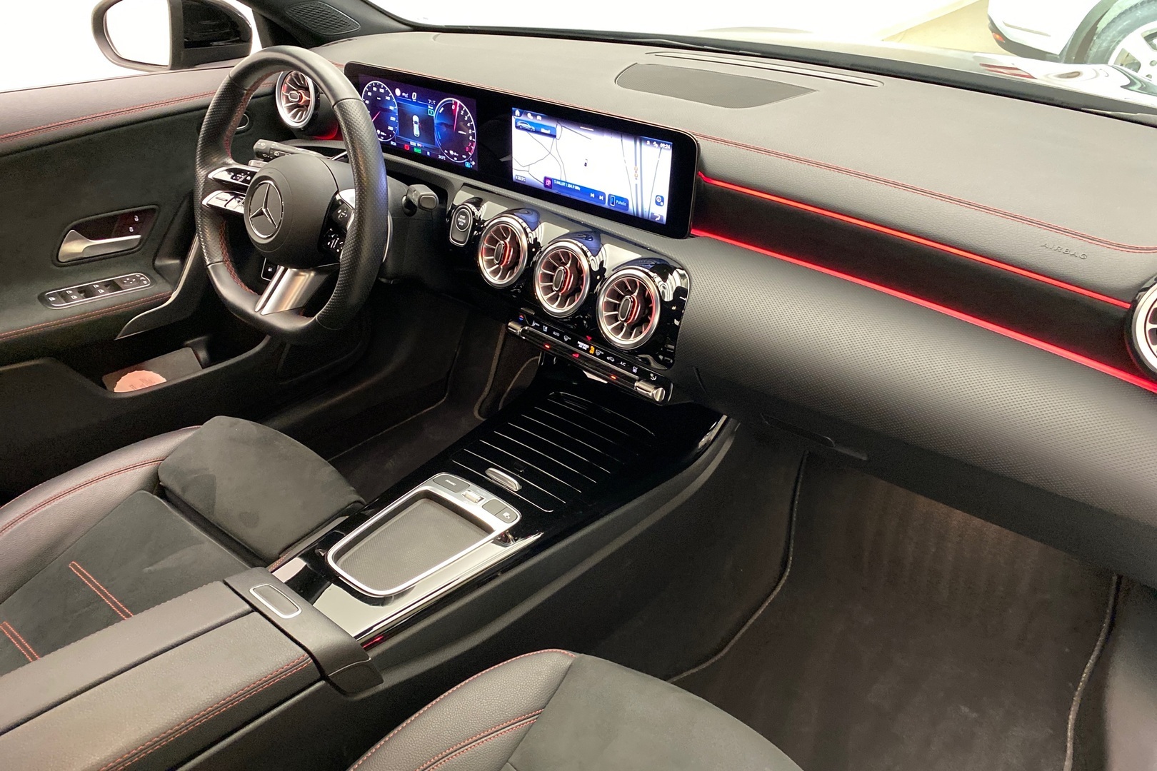 MERCEDES-BENZ CLA 2024