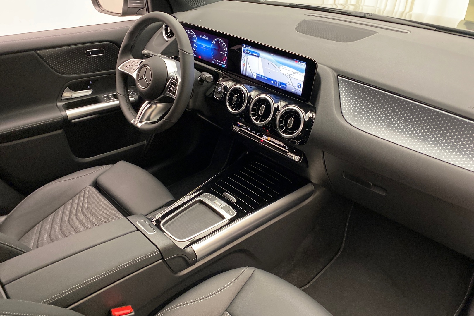 MERCEDES-BENZ GLA 2025