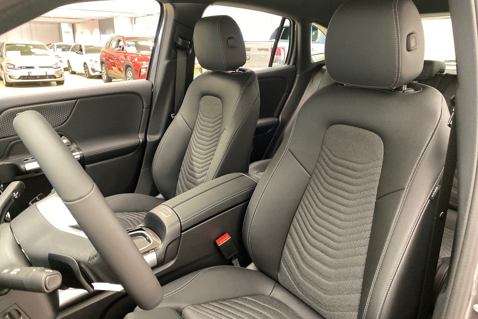 MERCEDES-BENZ GLA 2025